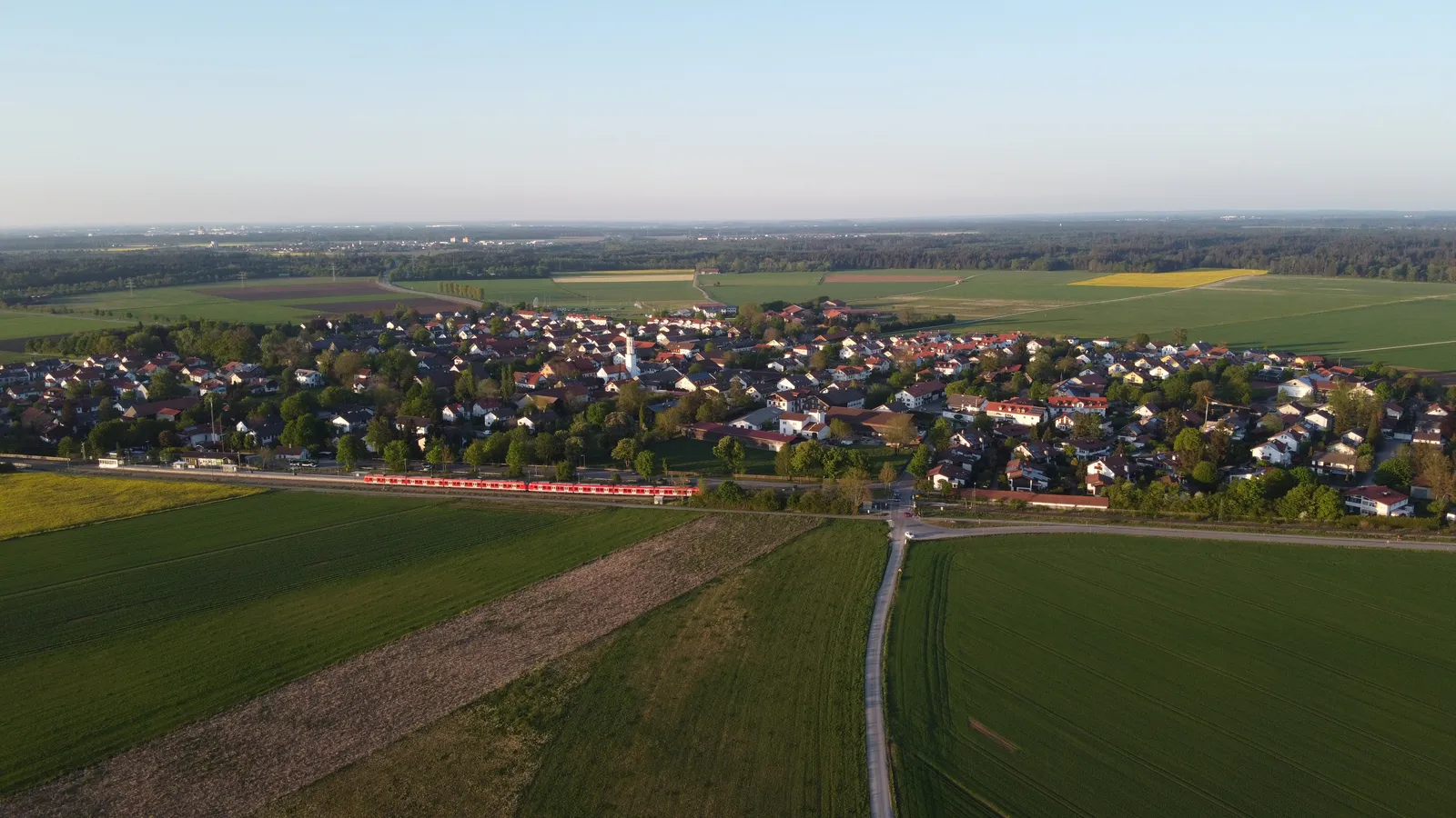 Luftbild der Gemeinde Hohenbrunn (Oberbayern), Drohnenaufnahme 2020